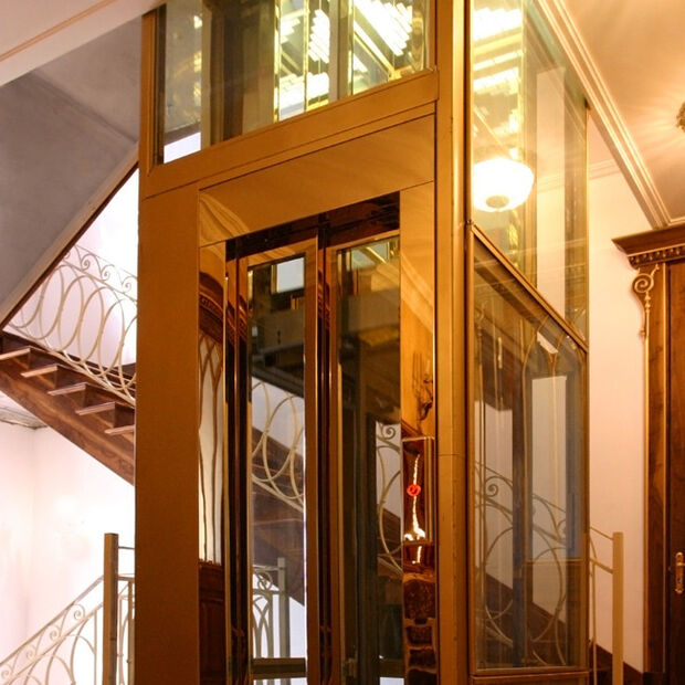 кабина лифта в интерьере дома, фото 2